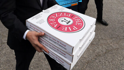 Barstool Sports Founder Dave Portnoy Tries, Rates Pie Pizzeria In Utah