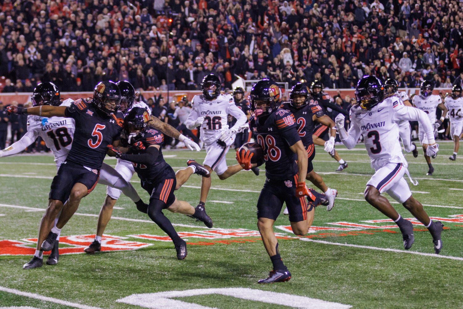 Mana Carvalho on 75-yard touchdown punt return against Cincinnati...