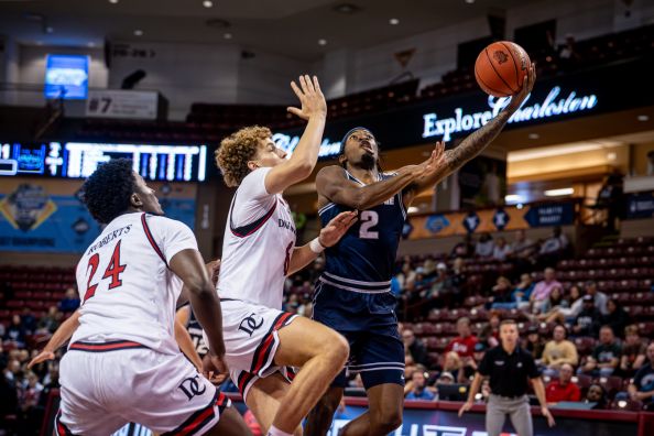 Utah State basketball vs. Davidson MJ Collins Jr....