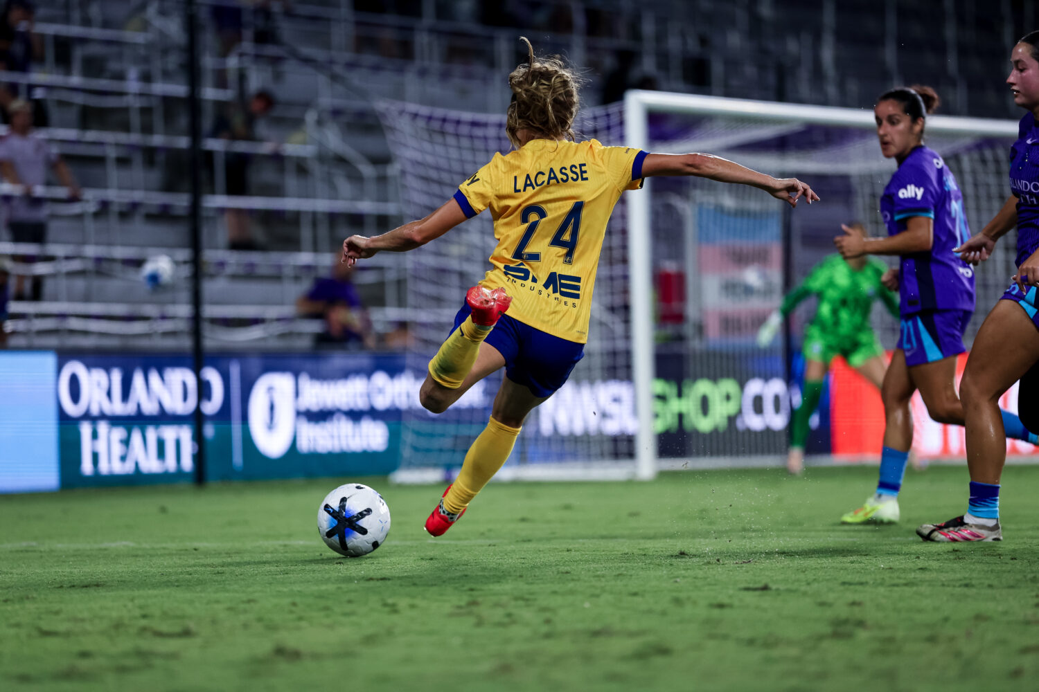 Cloé Lacasse had a goal and an assist to lead Utah Royals FC to a 2-1 series-clinching win over th...