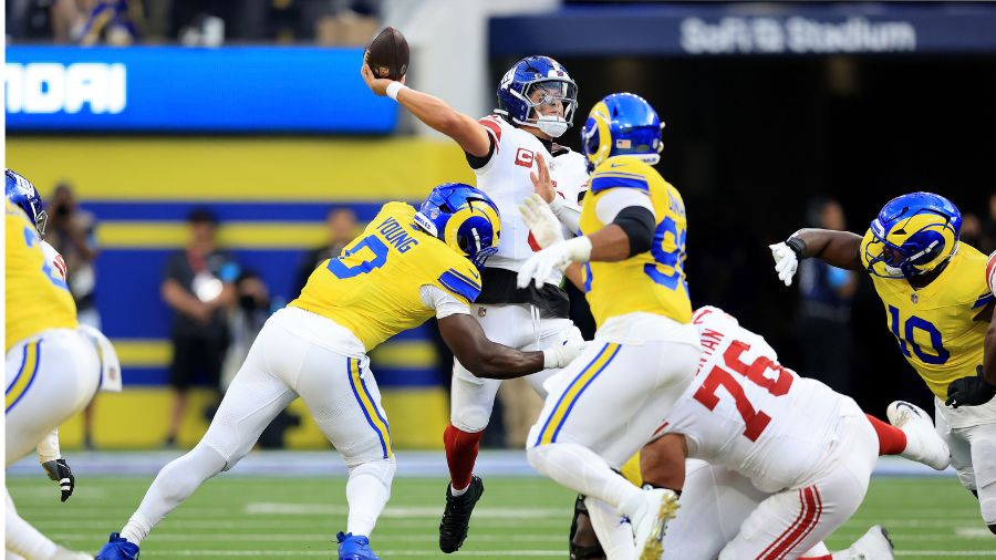 Jaxson Dart #6 of the New York Giants...