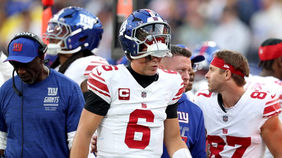 Jaxson Dart #6 of the New York Giants...